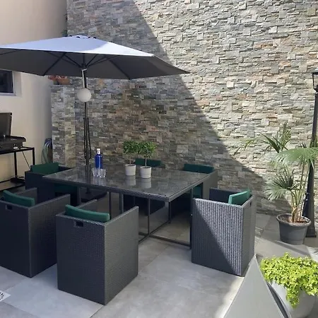 Villa Maison De 250 M2 Avec à *