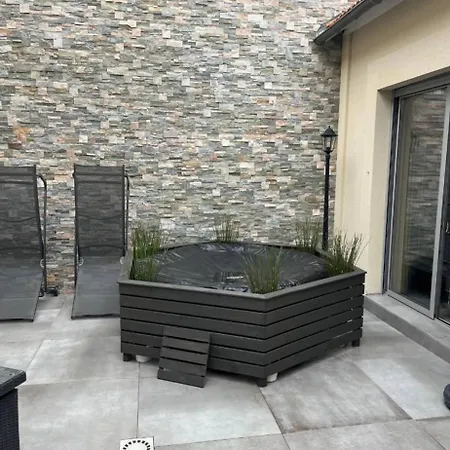 Maison De 250 M2 Avec à Villa *