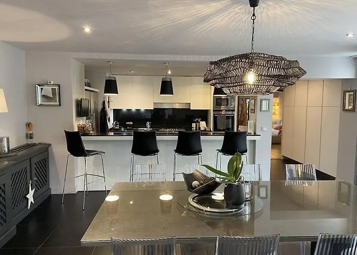 Maison De 250 M2 Avec A * アルカション